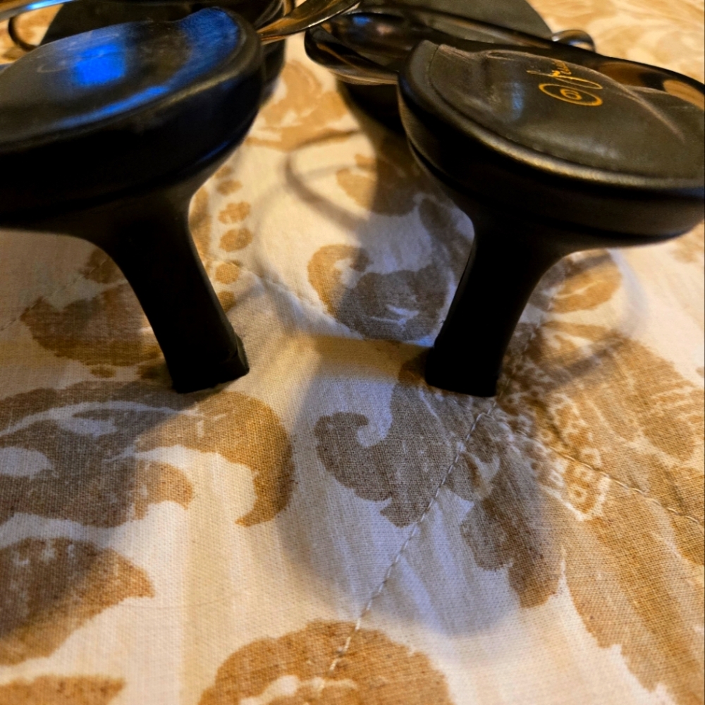 Jessica Carlyle kitten heel sandals size 9